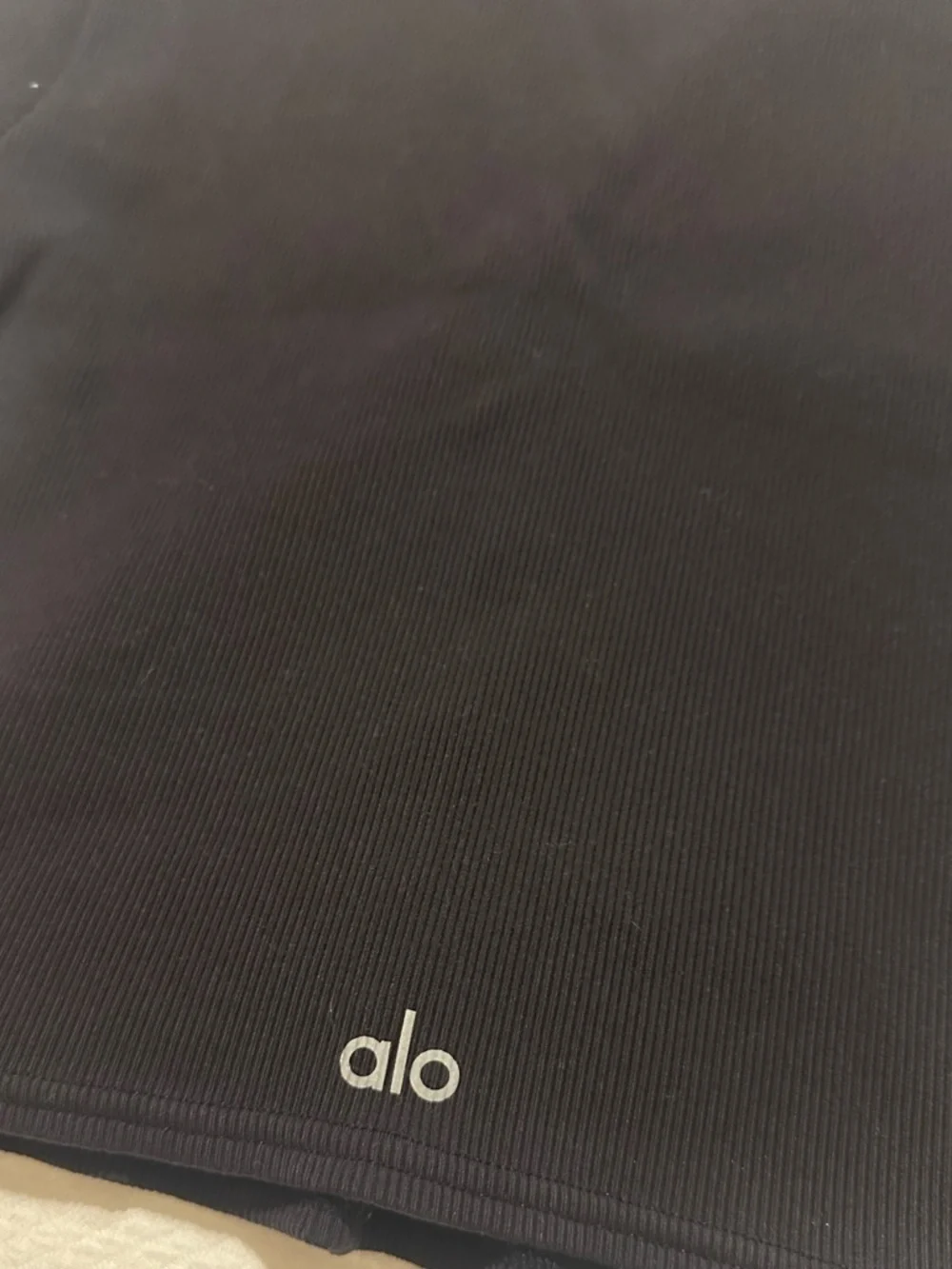 Alo Yoga Savvy Short Sleeve Rib Crop Top - Black XS
